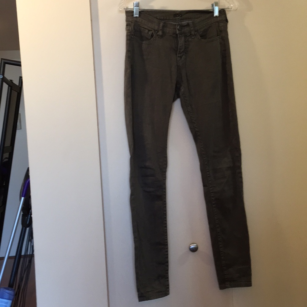 BDG Mid Rise Twig Ankle Jeans olive green size 26